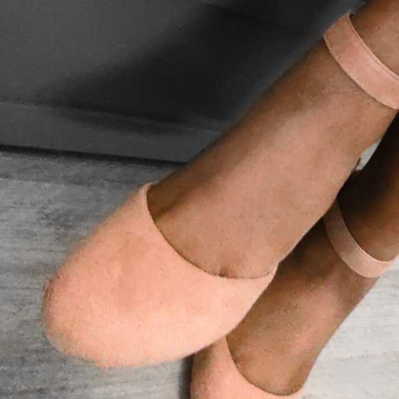 Women's 9.5 Faux Suede Rose Ankle Strap Block Heel Pumps - Picture 2 of 7